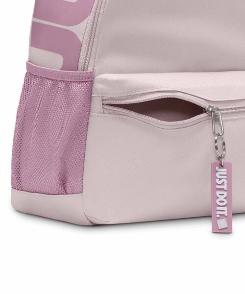 NIKE(ナイキ)の「ナイキ ブラジリア JDI キッズ ミニ バックパック (11L) / Nike Brasilia JDI Kids' Mini Backpack (11L) DR6091-019 Platinum Violet(バックパック/リュック・キッズ・パープル系その他・ONE SIZE)」の8枚目の写真