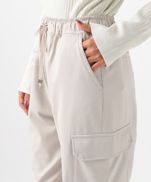 BAYFLOW（ベイフロー）の「[冬もあったか]裏起毛ドロストカーゴパンツ（カーゴパンツ・レディース・カーキ/グレイッシュベージュ/ブラック・MEDIUM/SMALL）」の10枚目の写真