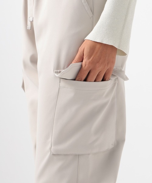 BAYFLOW（ベイフロー）の「[冬もあったか]裏起毛ドロストカーゴパンツ（カーゴパンツ・レディース・カーキ/グレイッシュベージュ/ブラック・MEDIUM/SMALL）」の11枚目の写真