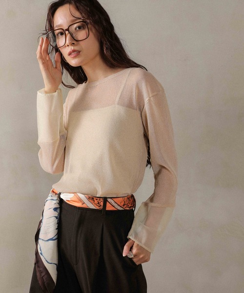 en CAnAF（エンカナフ）の「袖シアーラメ ベーシックカットソー トップス（Tシャツ/カットソー・レディース・チャコールグレー/ブラック/ベージュ・フリー）」の4枚目の写真