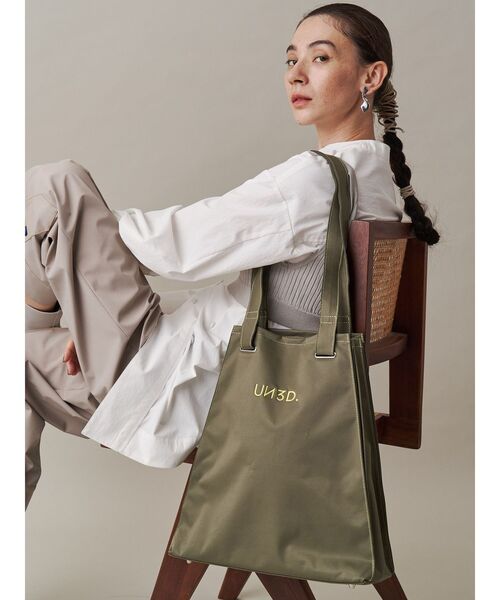 UN3D.（アンスリード）の「POINT COLOR PLEATS TOTE / ポイントカラープリーツトート（トートバッグ・レディース・ベージュ/ブラック/カーキ・FREE）」の4枚目の写真