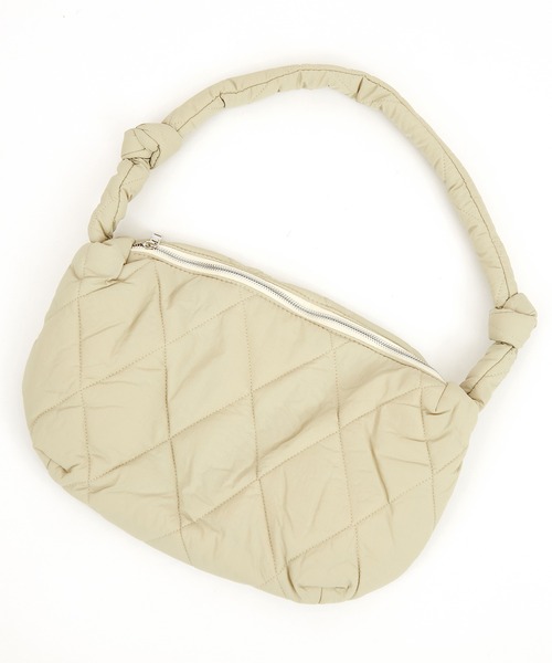an meets zakka(アンミツザッカ)の「an meets zakka ダイヤキルティングパディングナイロンショルダーバッグ / 肩掛け バナナ バック カバン 鞄 レディース メンズ ユニセックス(ショルダーバッグ・レディース・ベージュ/アイボリー/ブラック・ONESIZE)」の10枚目の写真
