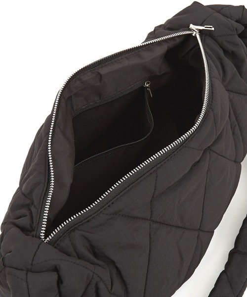 an meets zakka(アンミツザッカ)の「an meets zakka ダイヤキルティングパディングナイロンショルダーバッグ / 肩掛け バナナ バック カバン 鞄 レディース メンズ ユニセックス(ショルダーバッグ・レディース・ベージュ/アイボリー/ブラック・ONESIZE)」の13枚目の写真