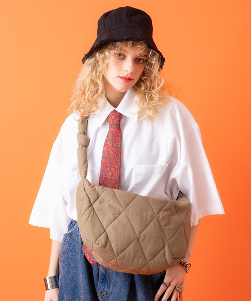 an meets zakka（アンミツザッカ）の「an meets zakka ダイヤキルティングパディングナイロンショルダーバッグ（ショルダーバッグ・レディース・ベージュ/アイボリー/ブラック・ONESIZE）」の22枚目の写真