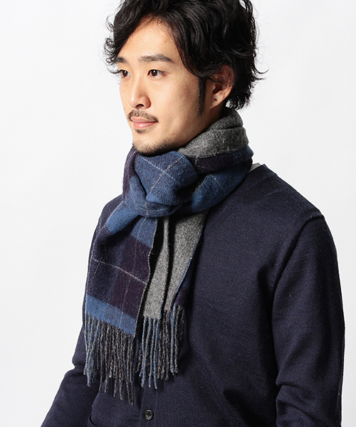 BEAMS（ビームス）の「BEAMS / バッファローチェック リバーシブル マフラー（マフラー・メンズ・グレー/ネイビー/レッド・ONE SIZE）」の10枚目の写真