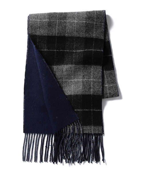 BEAMS（ビームス）の「BEAMS / バッファローチェック リバーシブル マフラー（マフラー・メンズ・グレー/ネイビー/レッド・ONE SIZE）」の13枚目の写真