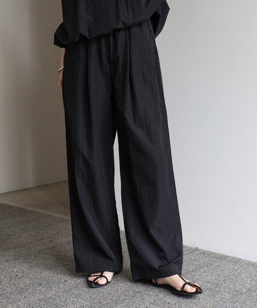 select MOCA Et(セレクトモカエト)の「【Et】Tuck Easy Pants(その他パンツ・レディース・グレイッシュベージュ/ブラック・MEDIUM/LARGE)」の2枚目の写真