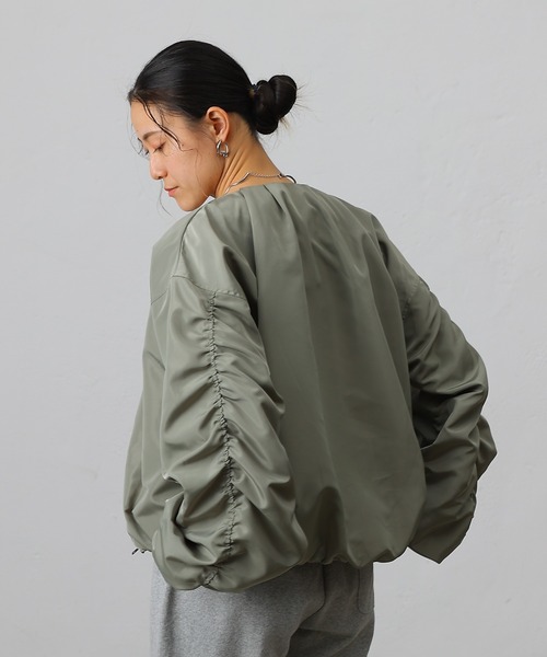 COLONY 2139（コロニートゥーワンスリーナイン）の「袖ギャザーブルゾン（ブルゾン・レディース・アイボリー/ブラック/カーキ・FREE）」の18枚目の写真