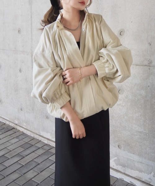 LAULEN(ローレン)の「stand collar gather blouson /スタンドカラー 比翼 ボリュームスリーブ ギャザー ブルゾン(ブルゾン・レディース・アイボリー/ブラック・FREE)」の2枚目の写真