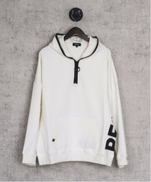 REGIEVO（レジエボ）の「ロゴプリントハーフジッププルオーバーパーカー（パーカー）」