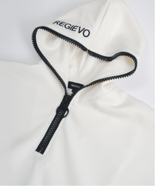 REGIEVO（レジエボ）の「ロゴプリントハーフジッププルオーバーパーカー（パーカー・メンズ・オフホワイト/ブラック・LARGE/MEDIUM）」の7枚目の写真