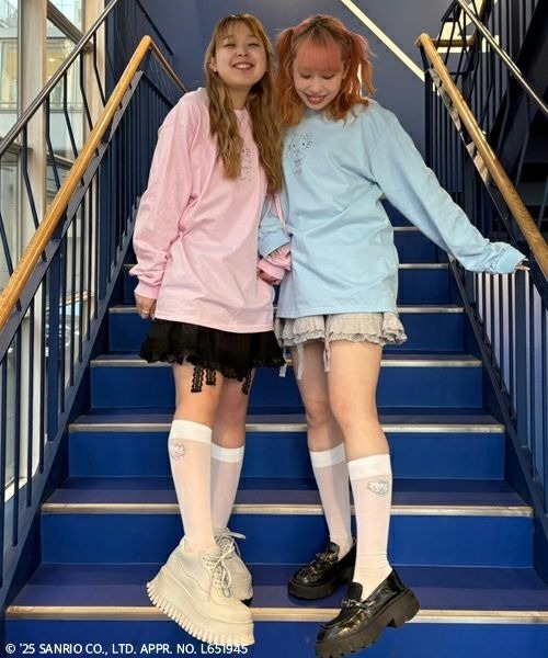 Candy Stripper（キャンディストリッパー）の「ANGEL【HELLO KITTY】SHEER HIGH ソックス（ソックス/靴下・レディース・ホワイト×ピンク/ホワイト×ブルー/ブラック・FREE）」の7枚目の写真