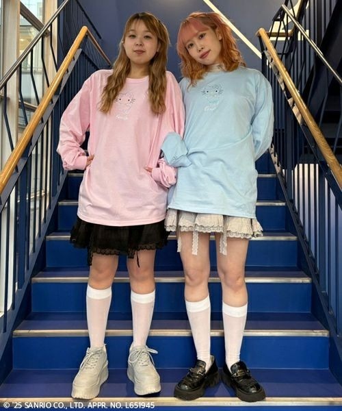 Candy Stripper（キャンディストリッパー）の「ANGEL【HELLO KITTY】SHEER HIGH ソックス（ソックス/靴下・レディース・ホワイト×ピンク/ホワイト×ブルー/ブラック・FREE）」の6枚目の写真