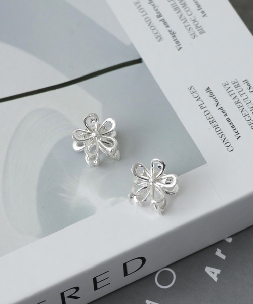 Three Four Time(スリーフォータイム)の「透かしフラワーミニクリップ 2個SET(ヘアピン・レディース・シルバー/ゴールド・FREE)」の1枚目の写真