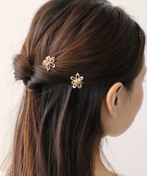 Three Four Time(スリーフォータイム)の「透かしフラワーミニクリップ 2個SET(ヘアピン・レディース・シルバー/ゴールド・FREE)」の3枚目の写真