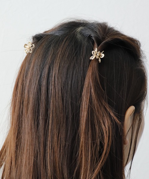 Three Four Time(スリーフォータイム)の「透かしフラワーミニクリップ 2個SET(ヘアピン・レディース・シルバー/ゴールド・FREE)」の5枚目の写真