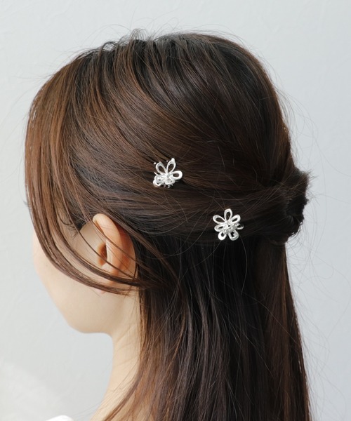 Three Four Time(スリーフォータイム)の「透かしフラワーミニクリップ 2個SET(ヘアピン・レディース・シルバー/ゴールド・FREE)」の7枚目の写真