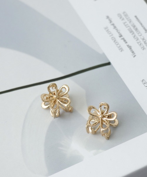 Three Four Time(スリーフォータイム)の「透かしフラワーミニクリップ 2個SET(ヘアピン・レディース・シルバー/ゴールド・FREE)」の8枚目の写真