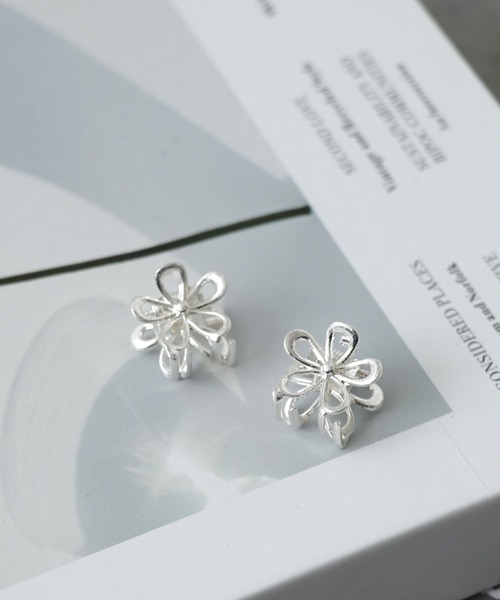 Three Four Time(スリーフォータイム)の「透かしフラワーミニクリップ 2個SET(ヘアピン・レディース・シルバー/ゴールド・FREE)」の11枚目の写真