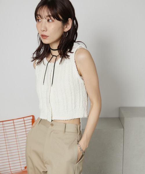Auntie Rosa Holiday(アンティローザホリデー)の「スラブヤーンショートニットベスト(ベスト・レディース・ネイビー/ブラック/アイボリー・FREE)」の16枚目の写真