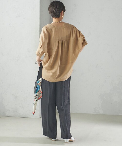 SHIPS(シップス)の「【一部WEB限定】〈手洗い可能〉IMPERIAL LINEN スキッパー ブラウス(シャツ/ブラウス・レディース・ブラウン/ピンク系/ベージュ/ネイビー/オフホワイト・ONE SIZE)」の8枚目の写真