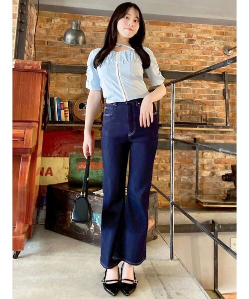 dazzlin(ダズリン)の「フロントホックタイトカットトップス(Tシャツ/カットソー・レディース・オフホワイト/グレー/ブルー/ブラック・FREE)」の5枚目の写真