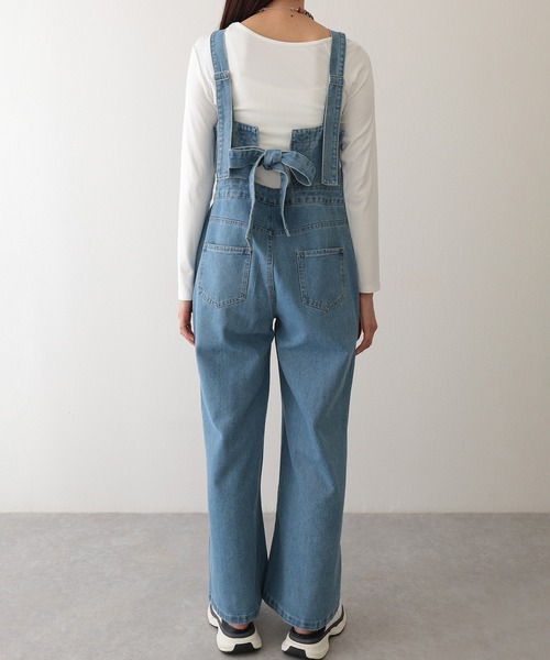 Lace Ladies(レースレディース)の「バックリボン ワイド フレア デニム サロペット(サロペット/オーバーオール・レディース・ライトブルー/ブラック/ブルー・L/M)」の21枚目の写真