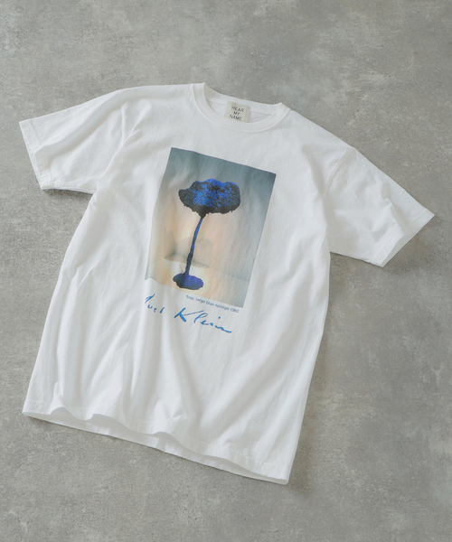 EDIFICE(エディフィス)の「YVES KLEIN(イヴ クライン) 別注 グラフィック プリント Tシャツ(Tシャツ/カットソー・メンズ・ホワイト×ホワイト/ホワイト系その他/ホワイト・LARGE/MEDIUM)」の1枚目の写真