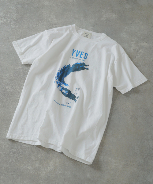 EDIFICE(エディフィス)の「YVES KLEIN(イヴ クライン) 別注 グラフィック プリント Tシャツ(Tシャツ/カットソー・メンズ・ホワイト×ホワイト/ホワイト系その他/ホワイト・LARGE/MEDIUM)」の3枚目の写真