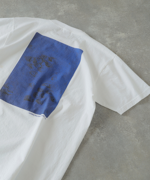 EDIFICE(エディフィス)の「YVES KLEIN(イヴ クライン) 別注 グラフィック プリント Tシャツ(Tシャツ/カットソー・メンズ・ホワイト×ホワイト/ホワイト系その他/ホワイト・LARGE/MEDIUM)」の6枚目の写真