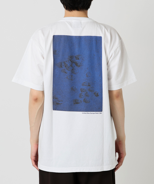 EDIFICE(エディフィス)の「YVES KLEIN(イヴ クライン) 別注 グラフィック プリント Tシャツ(Tシャツ/カットソー・メンズ・ホワイト×ホワイト/ホワイト系その他/ホワイト・LARGE/MEDIUM)」の15枚目の写真