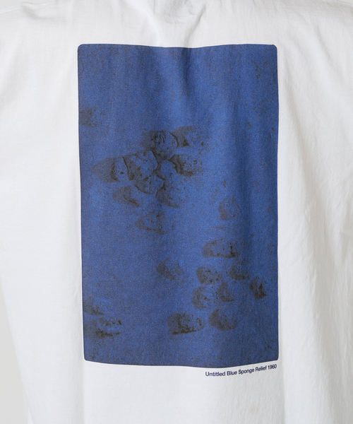 EDIFICE(エディフィス)の「YVES KLEIN(イヴ クライン) 別注 グラフィック プリント Tシャツ(Tシャツ/カットソー・メンズ・ホワイト×ホワイト/ホワイト系その他/ホワイト・LARGE/MEDIUM)」の16枚目の写真