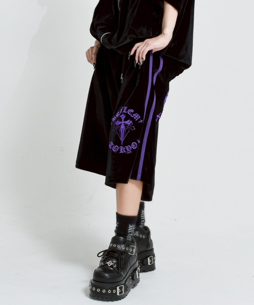 REFLEM（レフレム）の「『REFLEM/レフレム』クロス刺繍ベロアハーフ