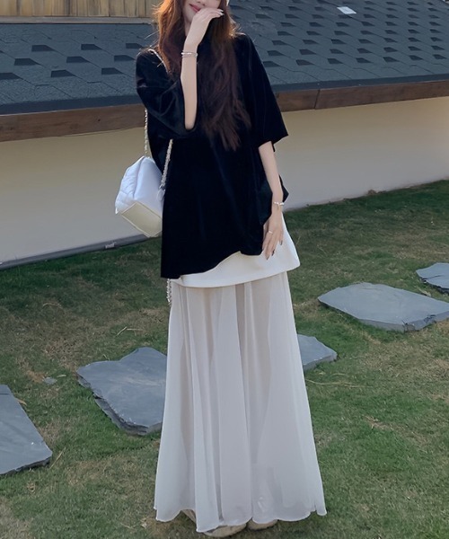 gossip!ロサンゼルス(ゴシップロサンゼルス)の「大人クール抜け感!ベロアオーバー T シャツ+シアーレイヤードロングスカート 2 点セット(セットアップ・レディース・ホワイト/ブラック・FREE)」の1枚目の写真