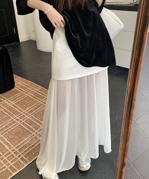 gossip!ロサンゼルス(ゴシップロサンゼルス)の「大人クール抜け感!ベロアオーバー T シャツ+シアーレイヤードロングスカート 2 点セット(セットアップ・レディース・ホワイト/ブラック・FREE)」の3枚目の写真