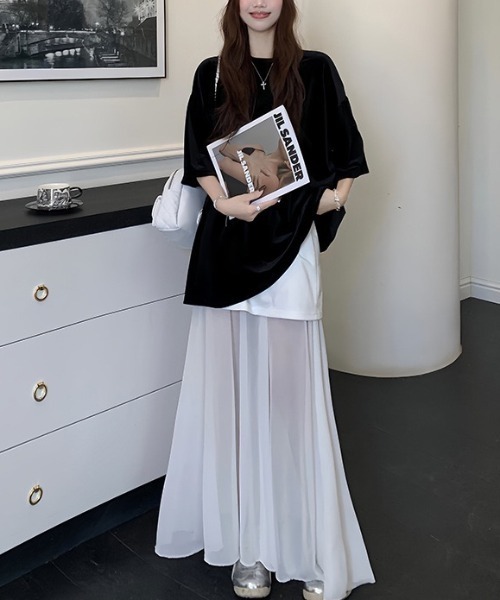 gossip!ロサンゼルス(ゴシップロサンゼルス)の「大人クール抜け感!ベロアオーバー T シャツ+シアーレイヤードロングスカート 2 点セット(セットアップ・レディース・ホワイト/ブラック・FREE)」の4枚目の写真