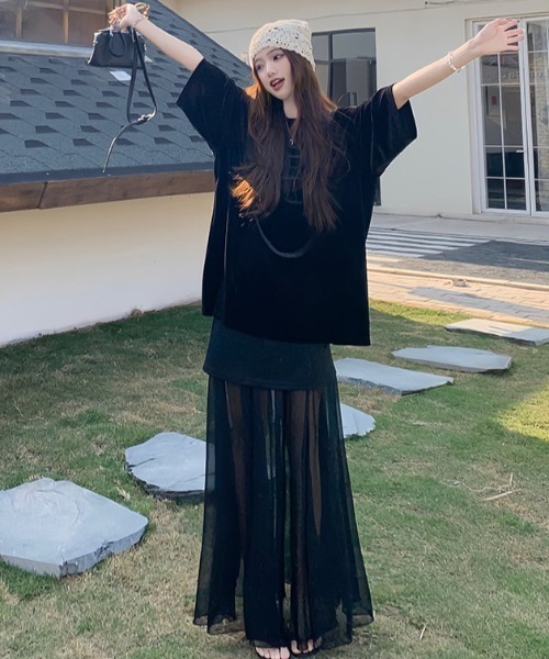 gossip!ロサンゼルス(ゴシップロサンゼルス)の「大人クール抜け感!ベロアオーバー T シャツ+シアーレイヤードロングスカート 2 点セット(セットアップ・レディース・ホワイト/ブラック・FREE)」の7枚目の写真