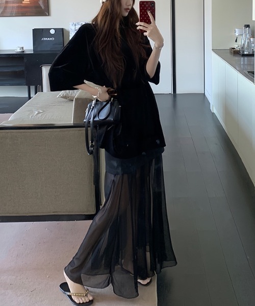 gossip!ロサンゼルス(ゴシップロサンゼルス)の「大人クール抜け感!ベロアオーバー T シャツ+シアーレイヤードロングスカート 2 点セット(セットアップ・レディース・ホワイト/ブラック・FREE)」の8枚目の写真