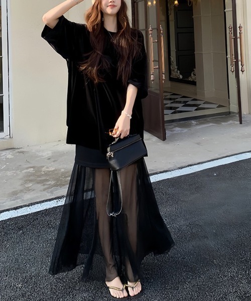 gossip!ロサンゼルス(ゴシップロサンゼルス)の「大人クール抜け感!ベロアオーバー T シャツ+シアーレイヤードロングスカート 2 点セット(セットアップ・レディース・ホワイト/ブラック・FREE)」の11枚目の写真