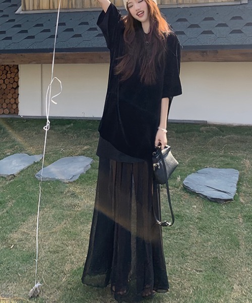 gossip!ロサンゼルス(ゴシップロサンゼルス)の「大人クール抜け感!ベロアオーバー T シャツ+シアーレイヤードロングスカート 2 点セット(セットアップ・レディース・ホワイト/ブラック・FREE)」の13枚目の写真