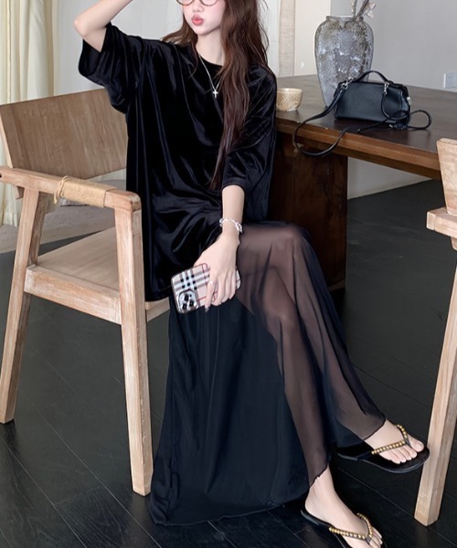 gossip!ロサンゼルス(ゴシップロサンゼルス)の「大人クール抜け感!ベロアオーバー T シャツ+シアーレイヤードロングスカート 2 点セット(セットアップ・レディース・ホワイト/ブラック・FREE)」の15枚目の写真