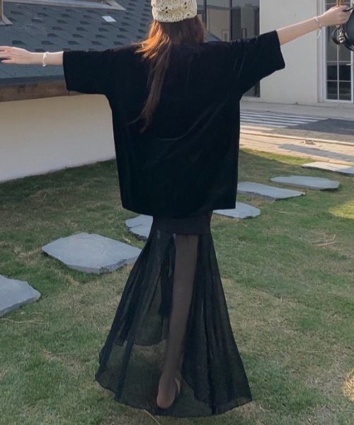 gossip!ロサンゼルス(ゴシップロサンゼルス)の「大人クール抜け感!ベロアオーバー T シャツ+シアーレイヤードロングスカート 2 点セット(セットアップ・レディース・ホワイト/ブラック・FREE)」の17枚目の写真