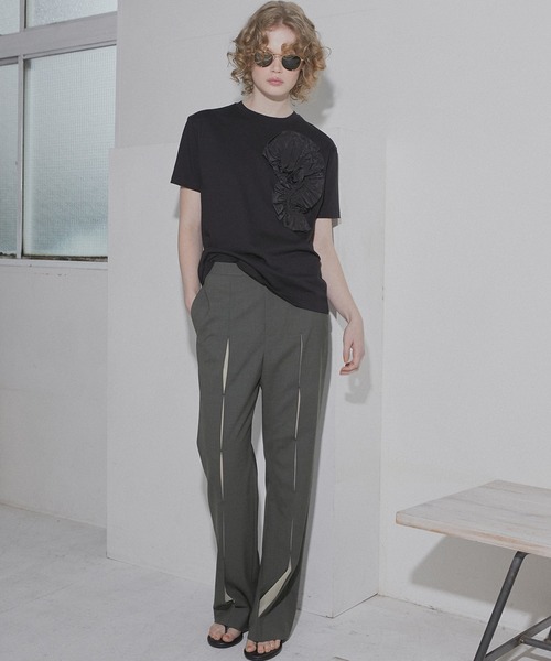 LE CIEL BLEU(ルシェルブルー)の「スリムフレアパンツwシアーディテール / Slim Flare Pant w/Sheer Detail(その他パンツ・レディース・ブラック/カーキ/グレー・38/36/34)」の3枚目の写真