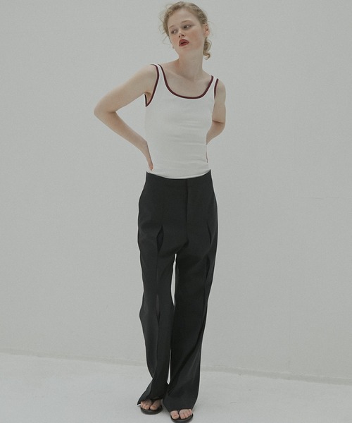 LE CIEL BLEU(ルシェルブルー)の「スリムフレアパンツwシアーディテール / Slim Flare Pant w/Sheer Detail(その他パンツ・レディース・ブラック/カーキ/グレー・38/36/34)」の4枚目の写真