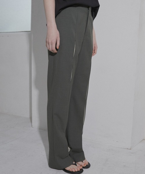 LE CIEL BLEU(ルシェルブルー)の「スリムフレアパンツwシアーディテール / Slim Flare Pant w/Sheer Detail(その他パンツ・レディース・ブラック/カーキ/グレー・38/36/34)」の19枚目の写真