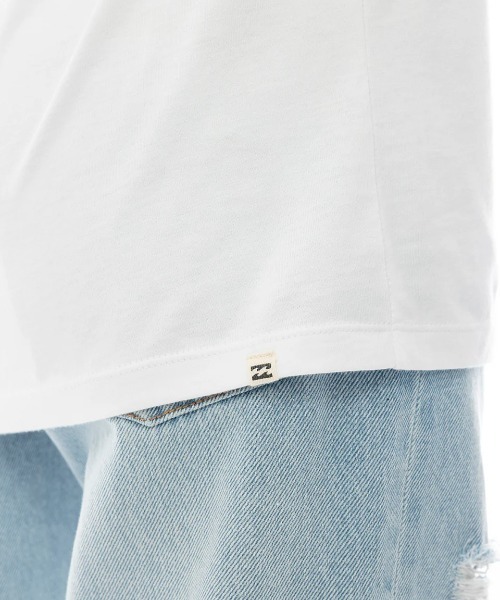 BILLABONG（ビラボン）の「【BILLABONG WOMENS/ビラボンウィメンズ】25SS SQUARE LOGO BOY FIT TEE/半袖バックプリントロゴTシャツ（Tシャツ/カットソー・レディース・ホワイト/ブラック/ホワイト系その他/ブルー系その他・MEDIUM）」の7枚目の写真