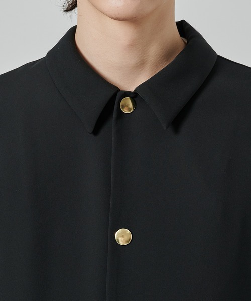 CULLNI(クルニ)の「別注 SHORT SLEEVE COACH JACKET(シャツ/ブラウス・メンズ・ダークグレー/ブラック・1/2)」の3枚目の写真