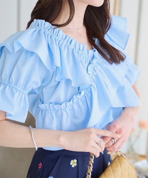 KOBE LETTUCE(コウベレタス)の「manywayギャザーフリルオフショルトップス(シャツ/ブラウス・レディース・イエロー/オフホワイト/ブラック/サックスブルー/ブラウン系・M)」の17枚目の写真