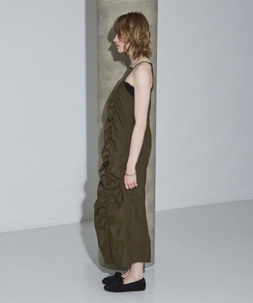 NOMINE（ノミネ）の「ギャザー キャミワンピース（ワンピース・レディース・ブラック/カーキ/オフホワイト・フリー）」の9枚目の写真