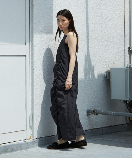 NOMINE（ノミネ）の「ギャザー キャミワンピース（ワンピース・レディース・ブラック/カーキ/オフホワイト・フリー）」の5枚目の写真